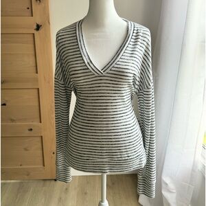 Banana Republic Striped Long Sleeve V-Neck‎ Shirt Grey/White Size Small